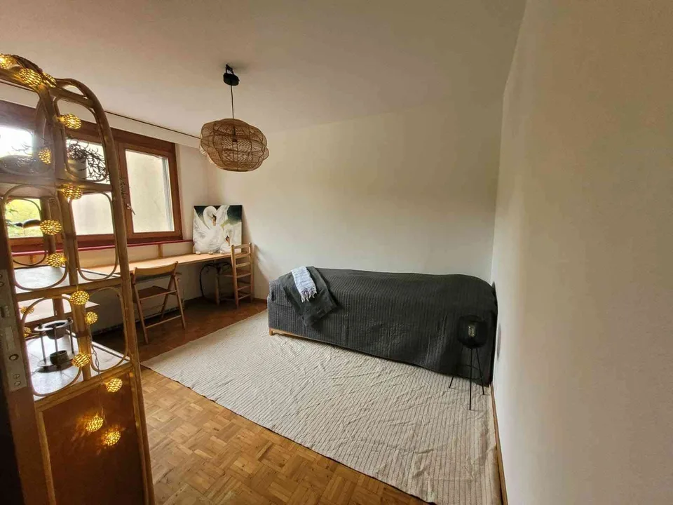 Rooms in beautiful house with lake view