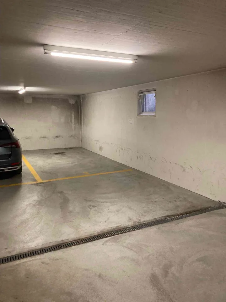 Garagenplatz in gemeinschaftlicher Garage ab sofort zu vermieten
