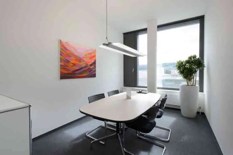 Modern ausgebautes Büro zu vermieten (inkl. Reinigung, Strom und NK)