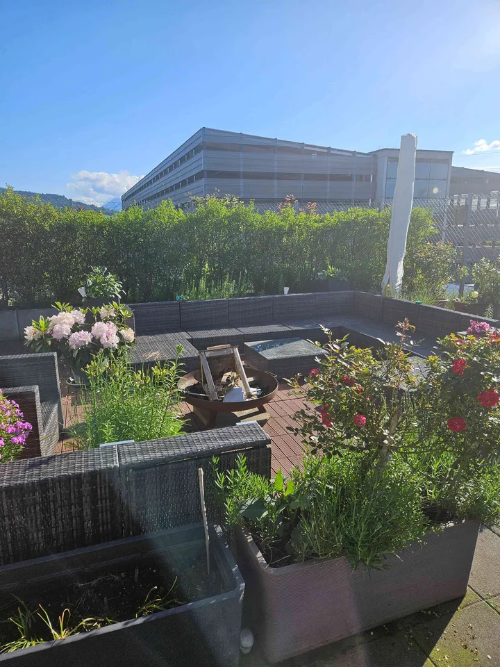 Möbliertes Zimmer / Mitbenutzung Küche, Bad, grosse Terrasse, Pool