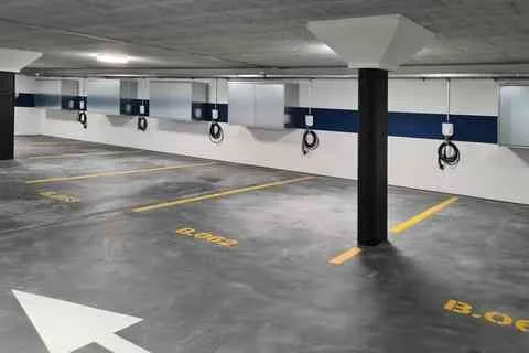 Tiefgaragenplatz mit Ladestation & Pneuschrank im Papieri in Cham