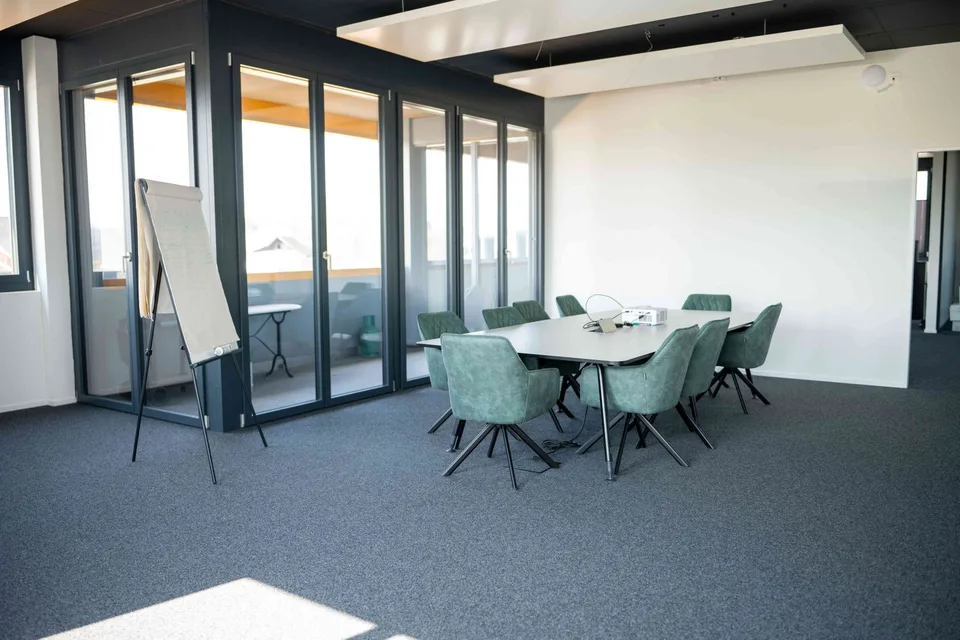 Büro in Rothenburg: Ein Stockwerk für Sie allein mit Bergpanorama
