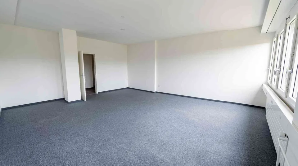 Modernes, neu renoviertes privates Einzelbüro für 6-8 Pers. (S33)
