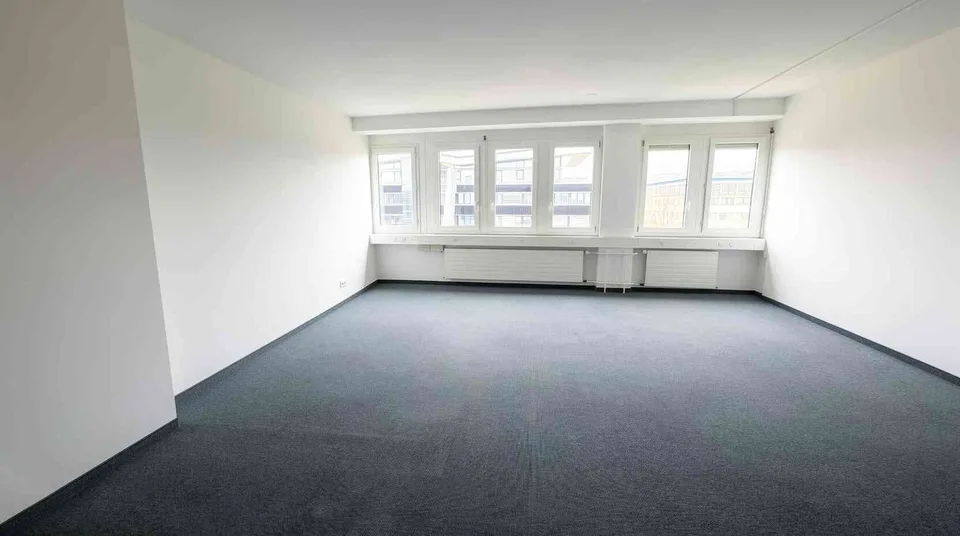 Modernes, neu renoviertes privates Einzelbüro für 6-8 Pers. (S33)