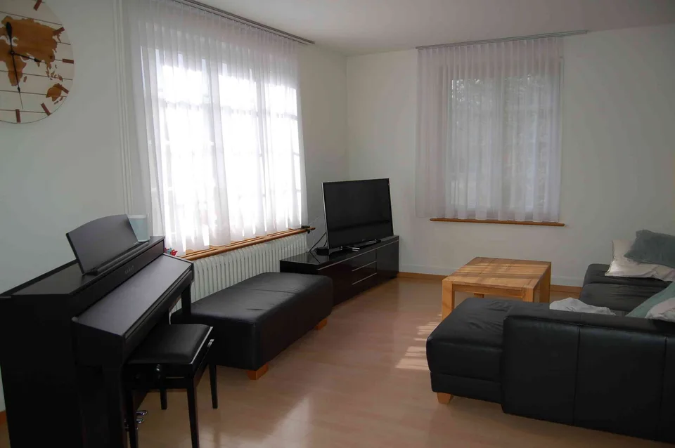 Charmante 6.5 Zimmer Maisonette Wohnung in Adliswil (befristet)