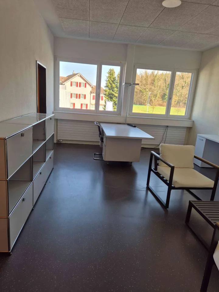 Büroräume (110 m2) mit Produktionshalle (175 m2)