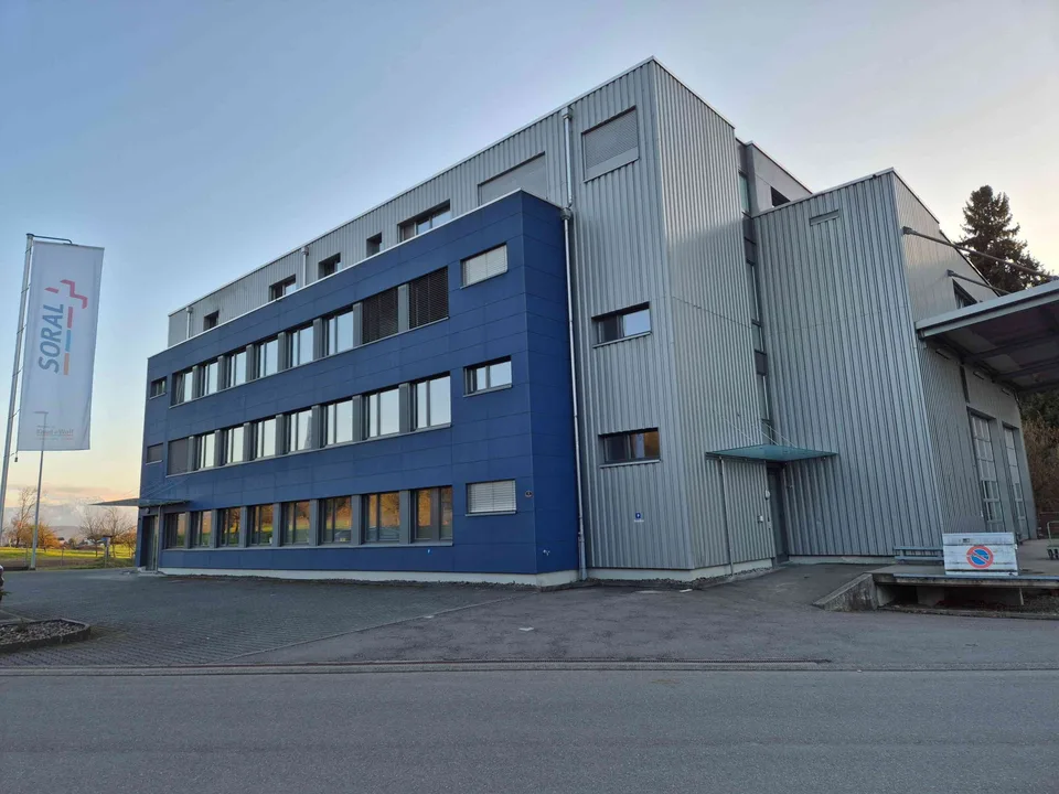 Büroräume (110 m2) mit Produktionshalle (175 m2)