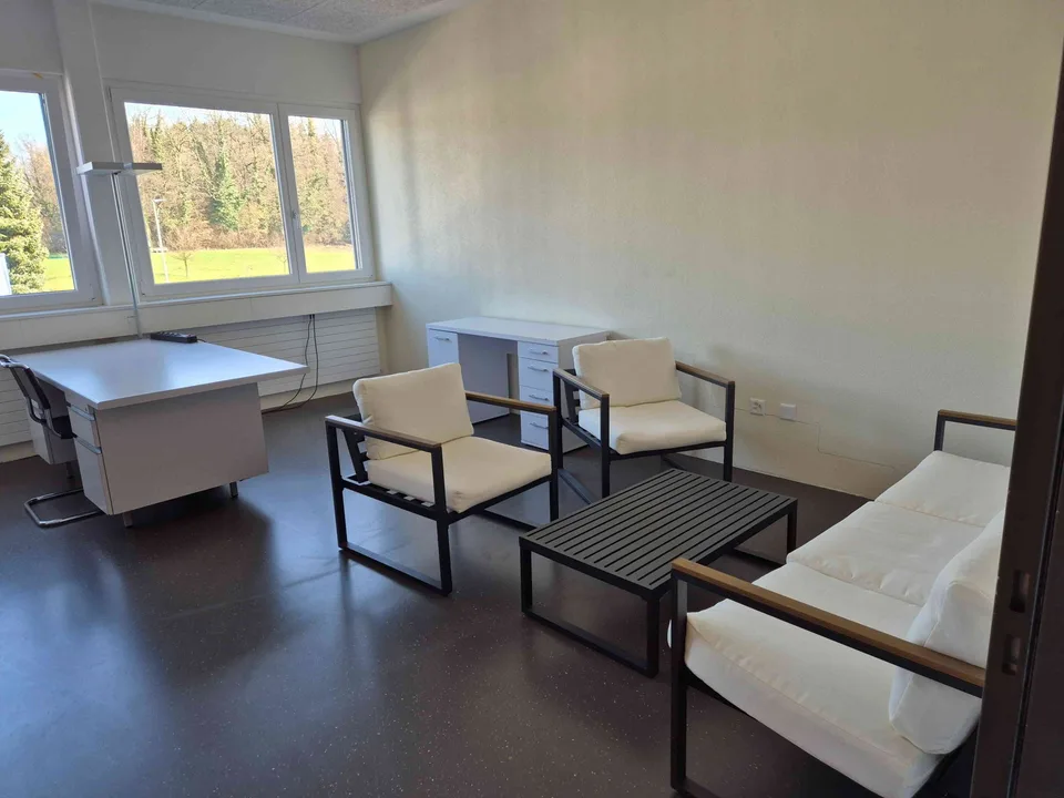 Büroräume (110 m2) mit Produktionshalle (175 m2)