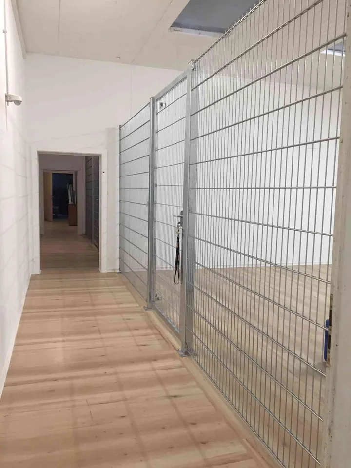 Lagerraum / Werkraum im 1. Obergeschoss mit Warenlift