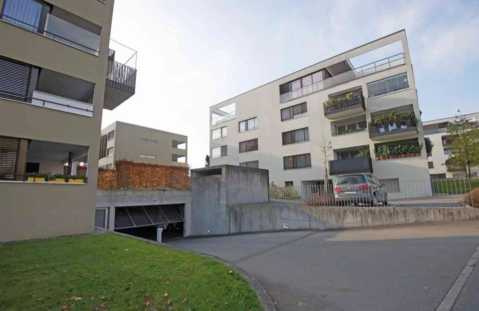 Einstellhallenplatz mit Lademöglichkeit