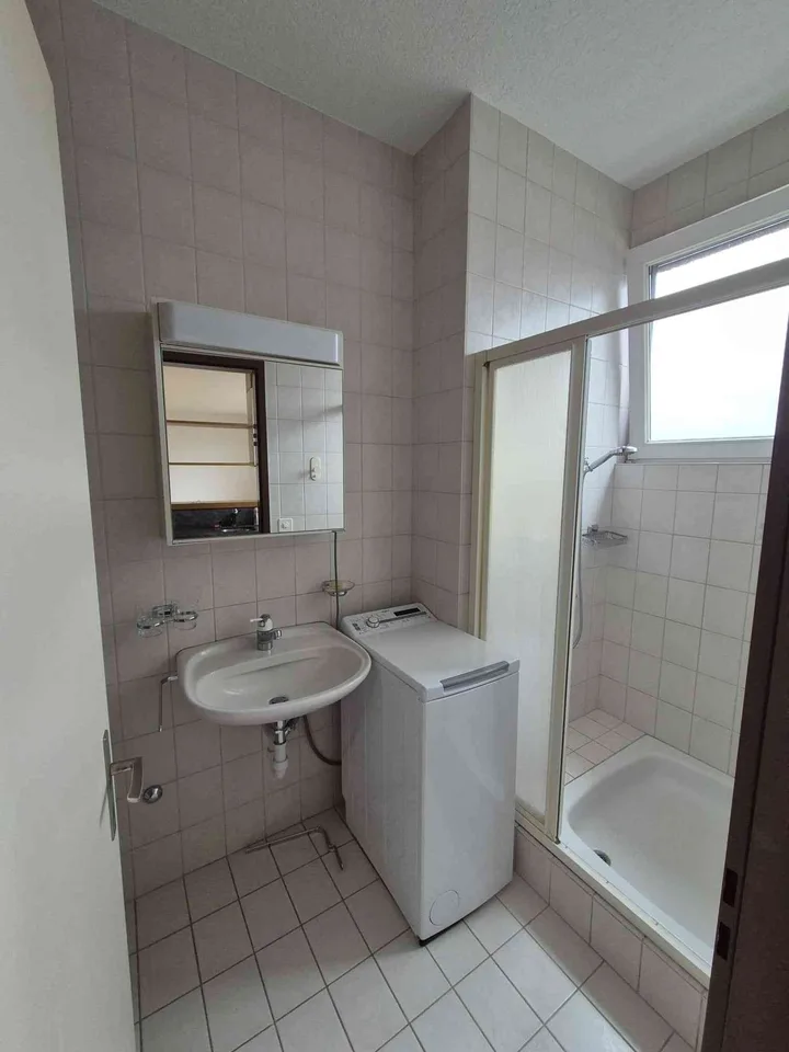 Grosses 1.5 Atelier mit Küche und Badezimmer zu vermieten