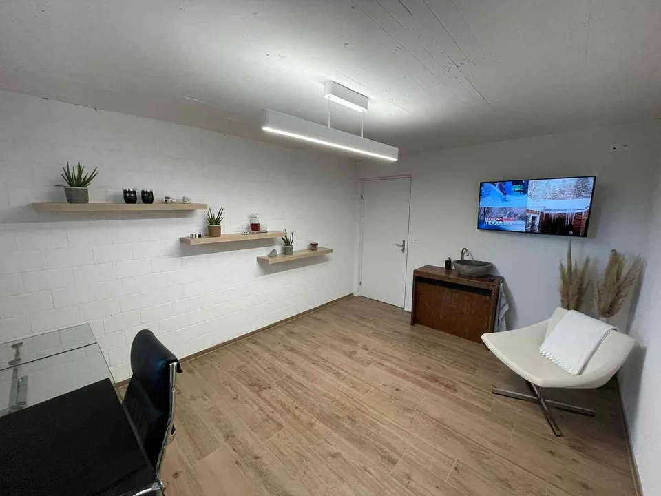 Moderner heller Hobbyraum/Büroraum/Atelier inkl Wifi/Internet