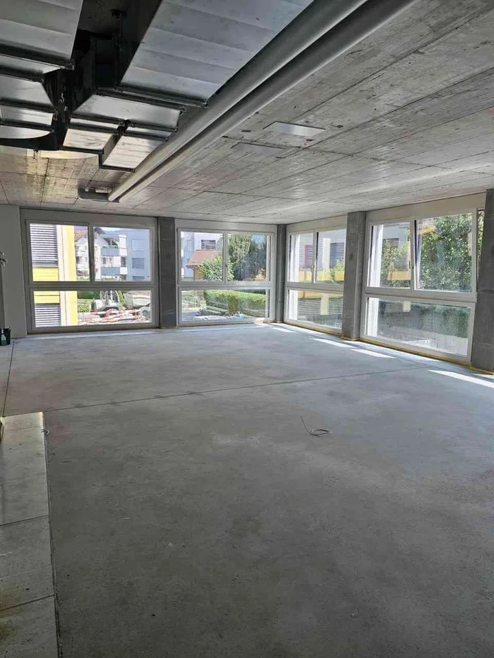 BÜROFLÄCHE ZU VERMIETEN - OFFICE SPACE FOR RENT
