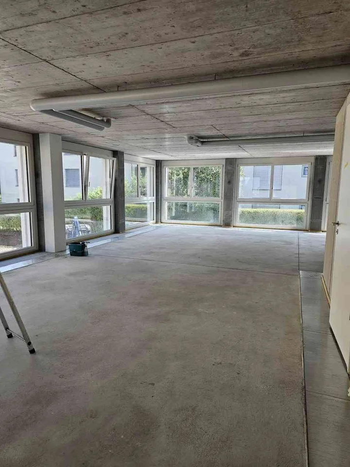 BÜROFLÄCHE ZU VERMIETEN - OFFICE SPACE FOR RENT