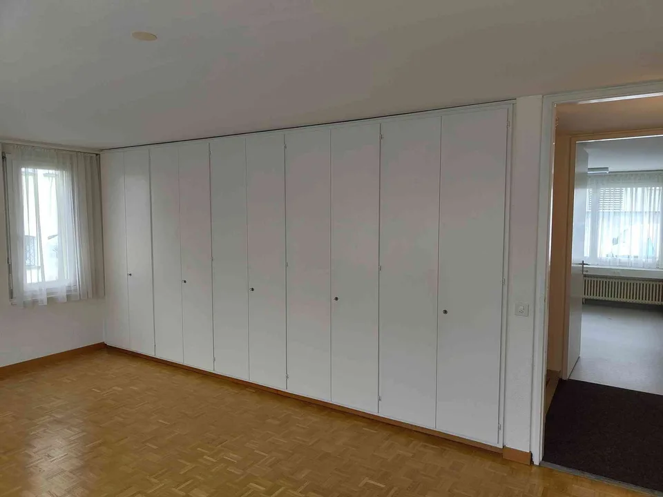 Bürofläche mit grossem Tresorraum & Panzertür – maximale Sicherheit