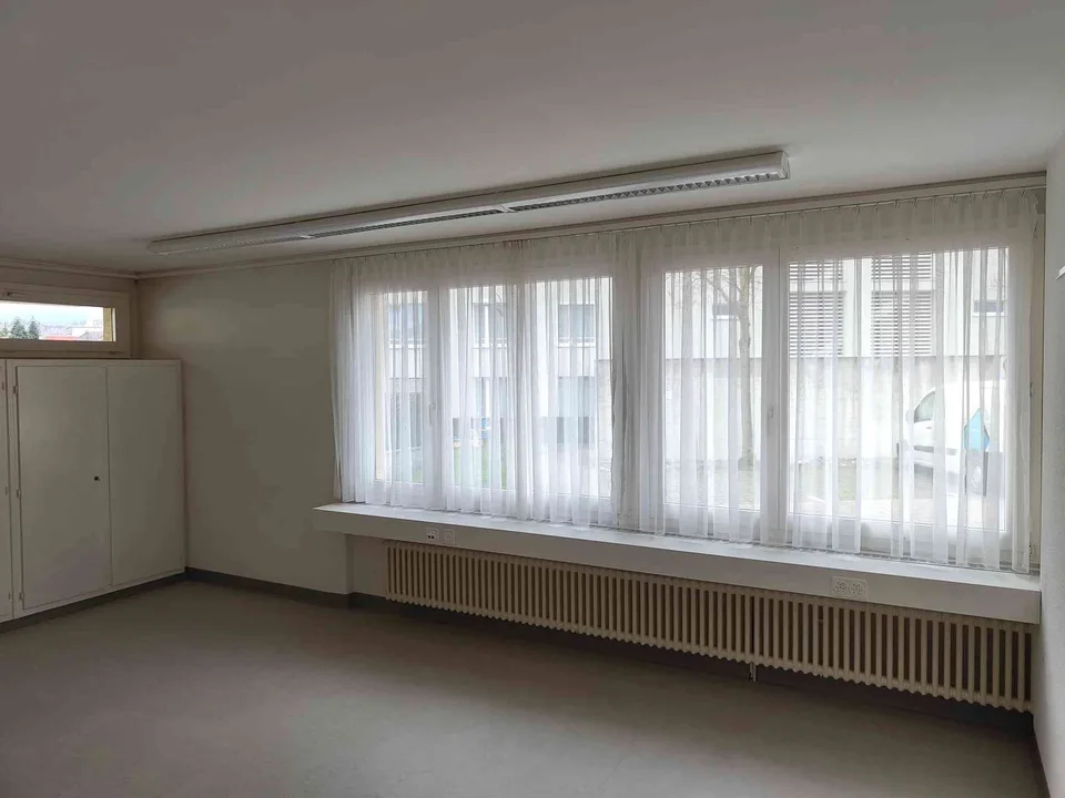 Bürofläche mit grossem Tresorraum & Panzertür – maximale Sicherheit
