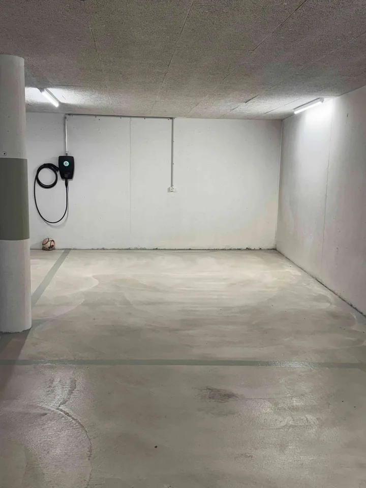 Tiefgaragenstellplatz zentral / parking central Oberägeri
