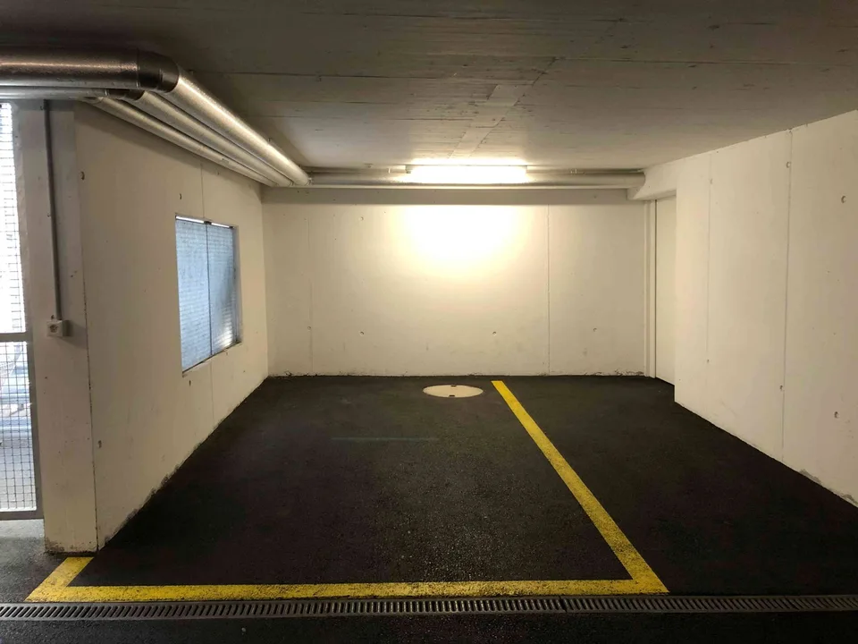 Motorradparkplatz Eschenpark zu vermieten
