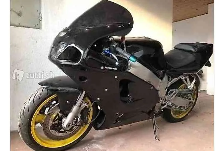 9x Motorradparkplatz und 1x Auto Tiefgarage Platz nur 50fr