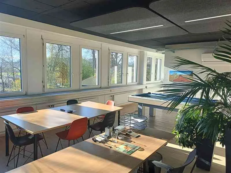 Büro in Mönchaltorf mit vielen Extras