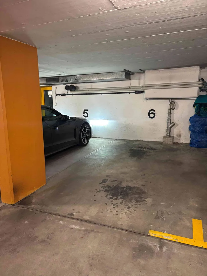 Parkplatz mit Ladestation in Tiefgarage an Verkehrsgünstiger Lage