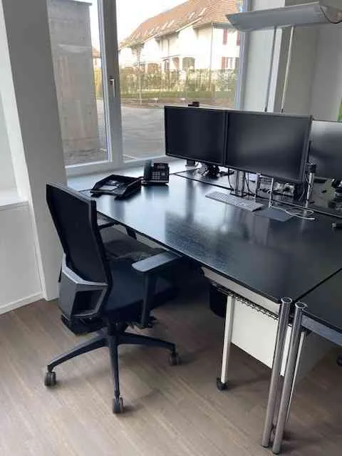 Voll möblierter Arbeitsplatz in Bürogemeinschaft