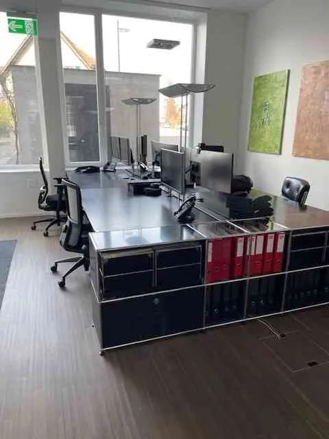 Voll möblierter Arbeitsplatz in Bürogemeinschaft