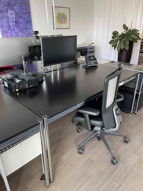 Voll möblierter Arbeitsplatz in Bürogemeinschaft