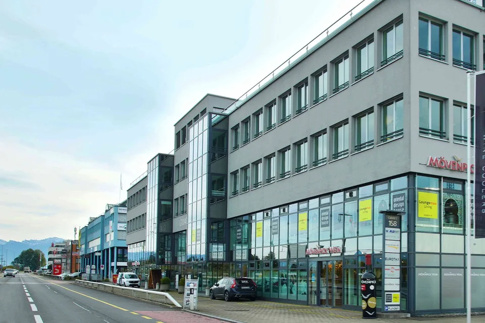 Bezugsbereites Büro mit Seesicht