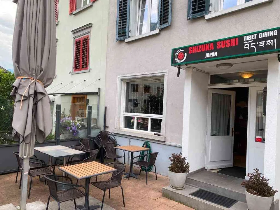 Gewerbefläche für Café/Bar oder Restaurant an der Burgstrasse 67 in Gl