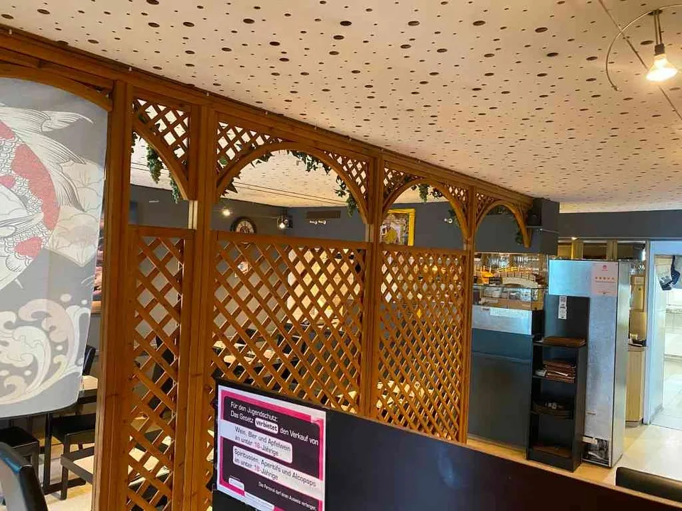 Gewerbefläche für Café/Bar oder Restaurant an der Burgstrasse 67 in Gl