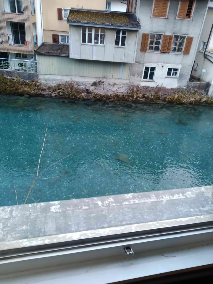 Voll eingerichtetes möbl. Haus, zentrale Lage, Sicht auf Fluss+Berge