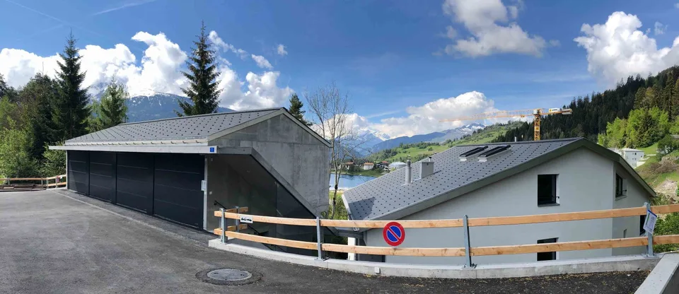 Moderne, sonnige Neubauwohnung an schönster Lage in Laax!