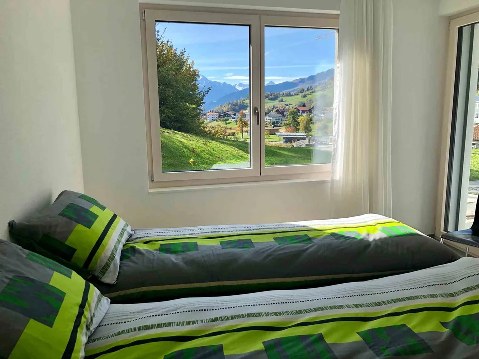 Moderne, sonnige Neubauwohnung an schönster Lage in Laax!