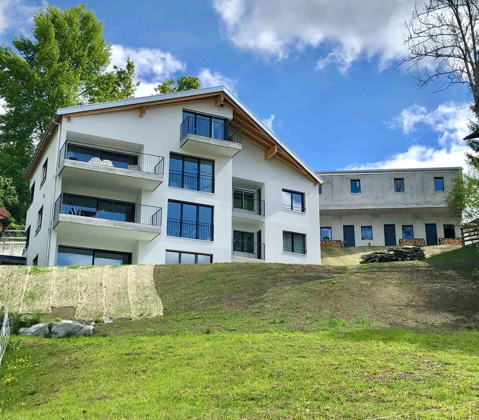 Moderne, sonnige Neubauwohnung an schönster Lage in Laax!