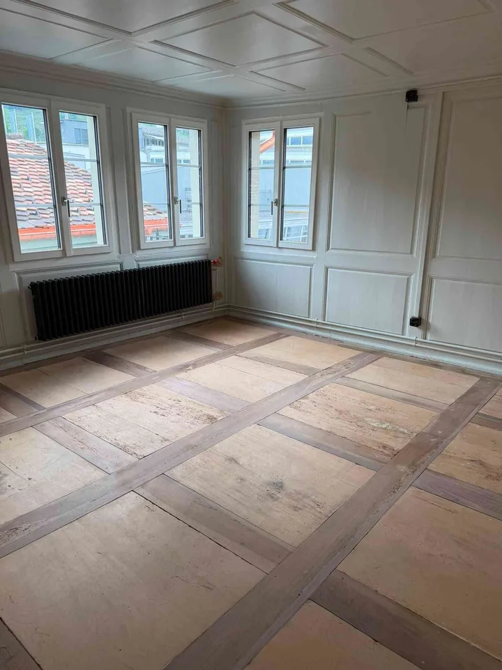 einzigartige 4.5 Zimmer Dachwohnung mitten in Schwyz – photo 7 sur 13