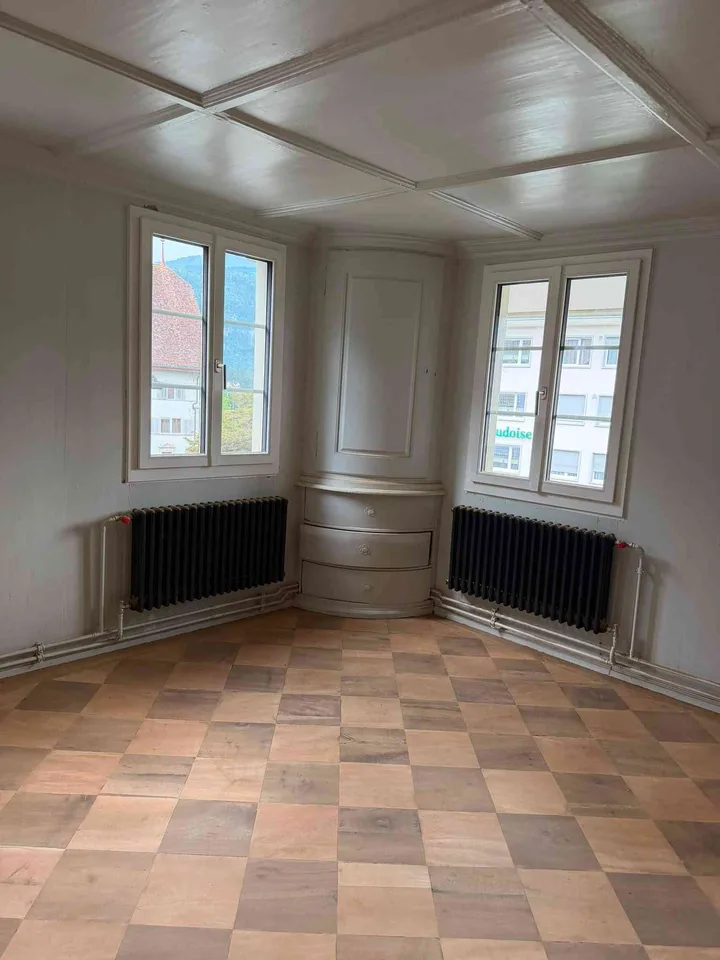 einzigartige 4.5 Zimmer Dachwohnung mitten in Schwyz – photo 8 sur 13