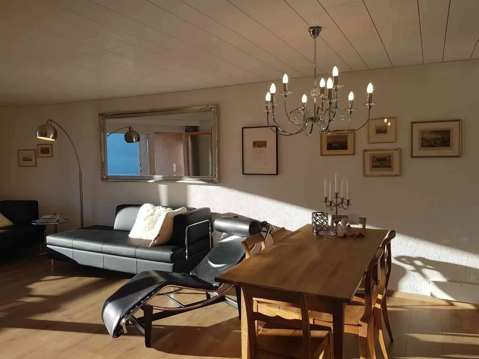 Möblierte 2-Zimmer-W. mit zwei Balkonen, See- & Bergsicht + Pool/Sauna
