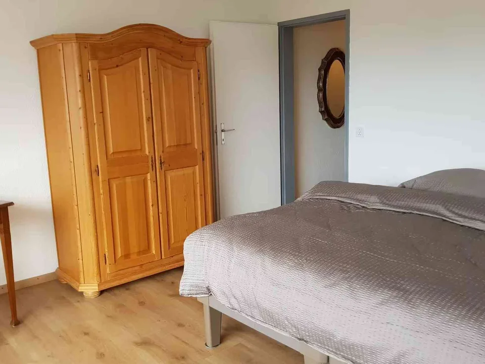 Möblierte 2-Zimmer-W. mit zwei Balkonen, See- & Bergsicht + Pool/Sauna