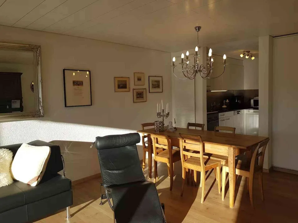 Möblierte 2-Zimmer-W. mit zwei Balkonen, See- & Bergsicht + Pool/Sauna