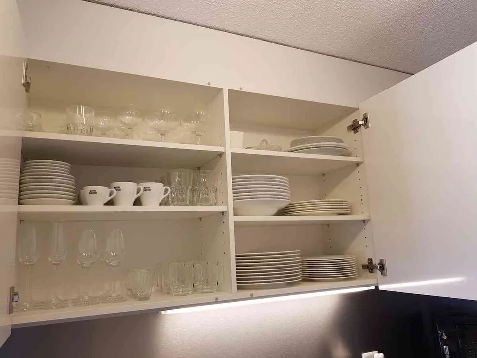 Möblierte 2-Zimmer-W. mit zwei Balkonen, See- & Bergsicht + Pool/Sauna
