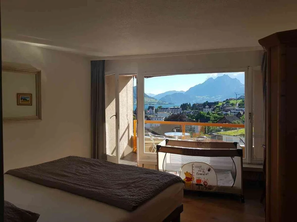Möblierte 2-Zimmer-W. mit zwei Balkonen, See- & Bergsicht + Pool/Sauna