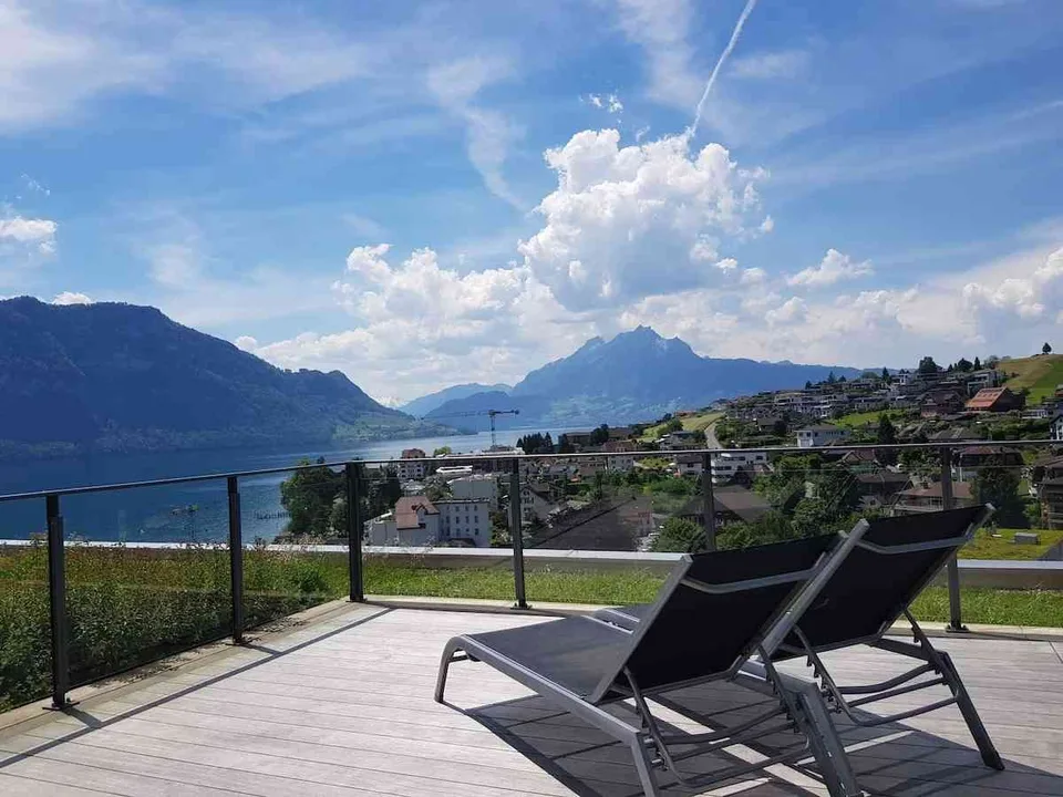 Möblierte 1.5-Zimmer-Wohnung mit privatem Garten, Hallenbad + Sauna