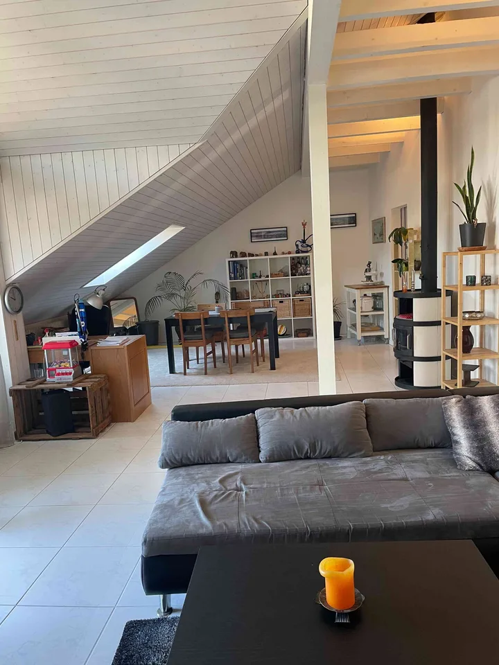 Helle grosszügige 2.5 Zimmer Wohnung