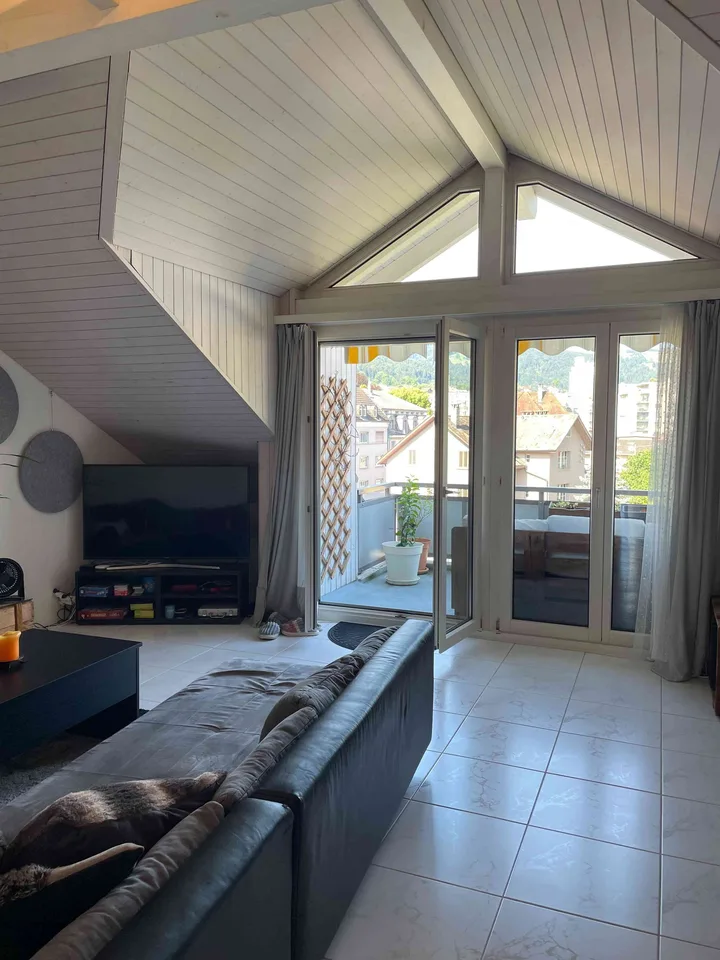 Helle grosszügige 2.5 Zimmer Wohnung