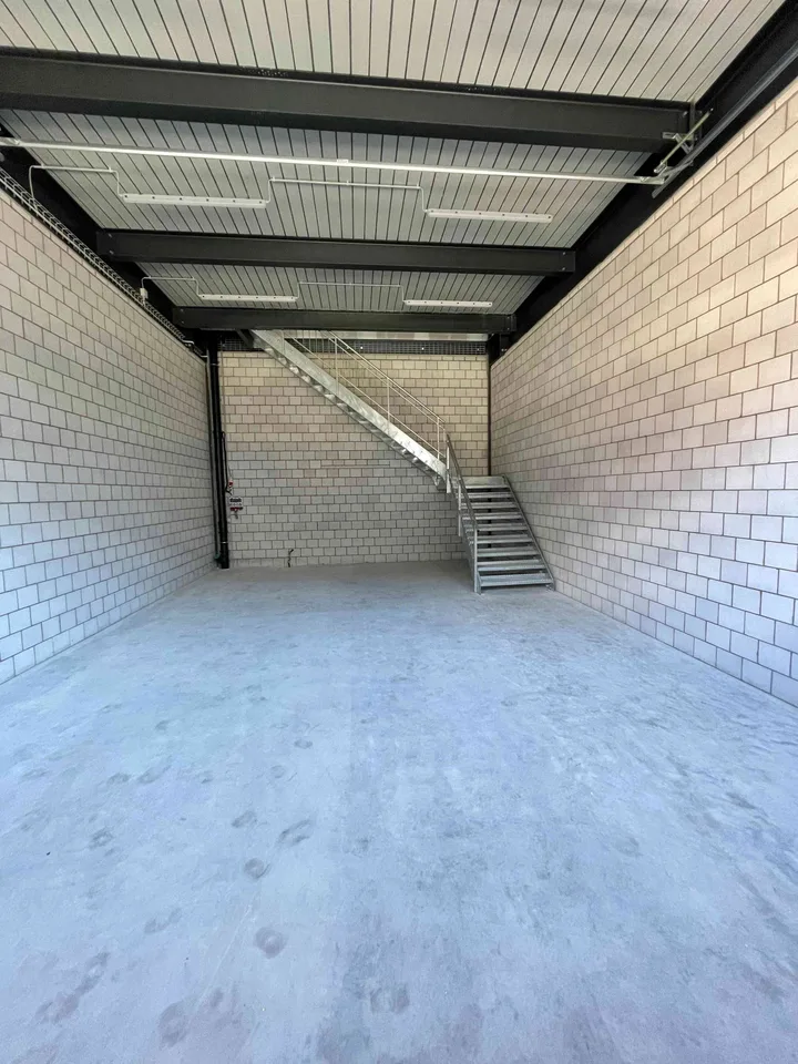Gewerberaum / Lagerraum / Abstellplatz Fahrzeuge