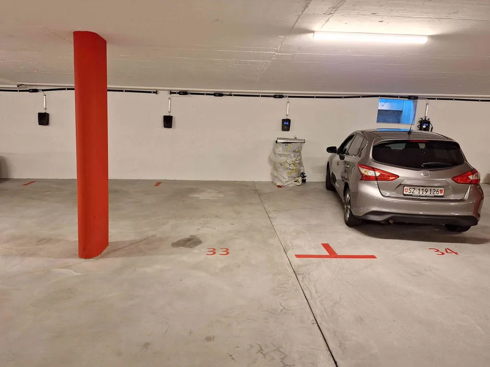 Tiefgaragenparkplatz mit optionaler Ladestation