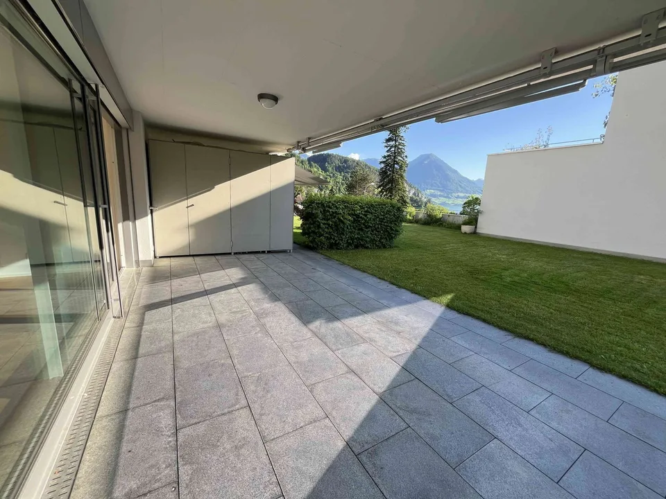 Helle 2.5-Zimmer-Wohnung mit Garten und Top-Lage in Vitznau