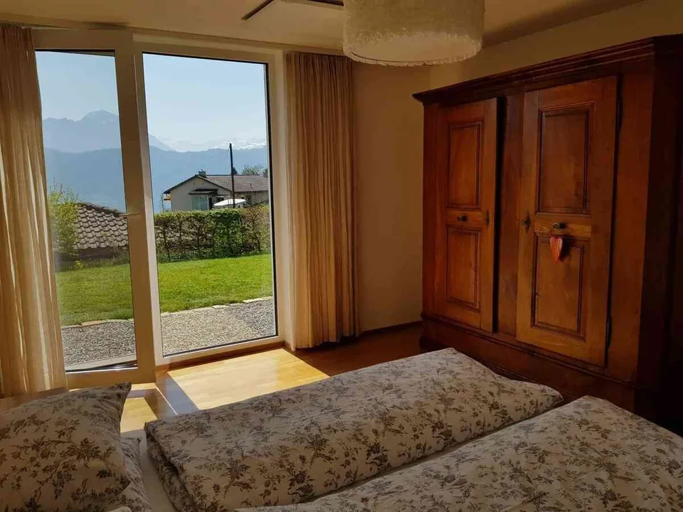 Möblierte 4-Zimmer-Gartenwohnung mit See- und Bergsicht in Weggis