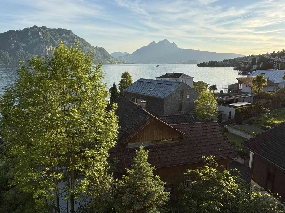 Attraktive & stylische Attikawohnung mit grandiosem See- & Bergblick